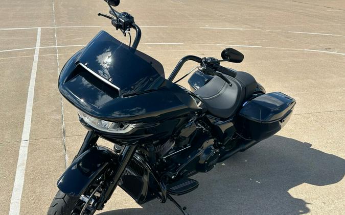 2024 Harley-Davidson Road Glide™ Vivid Black - Black Finish