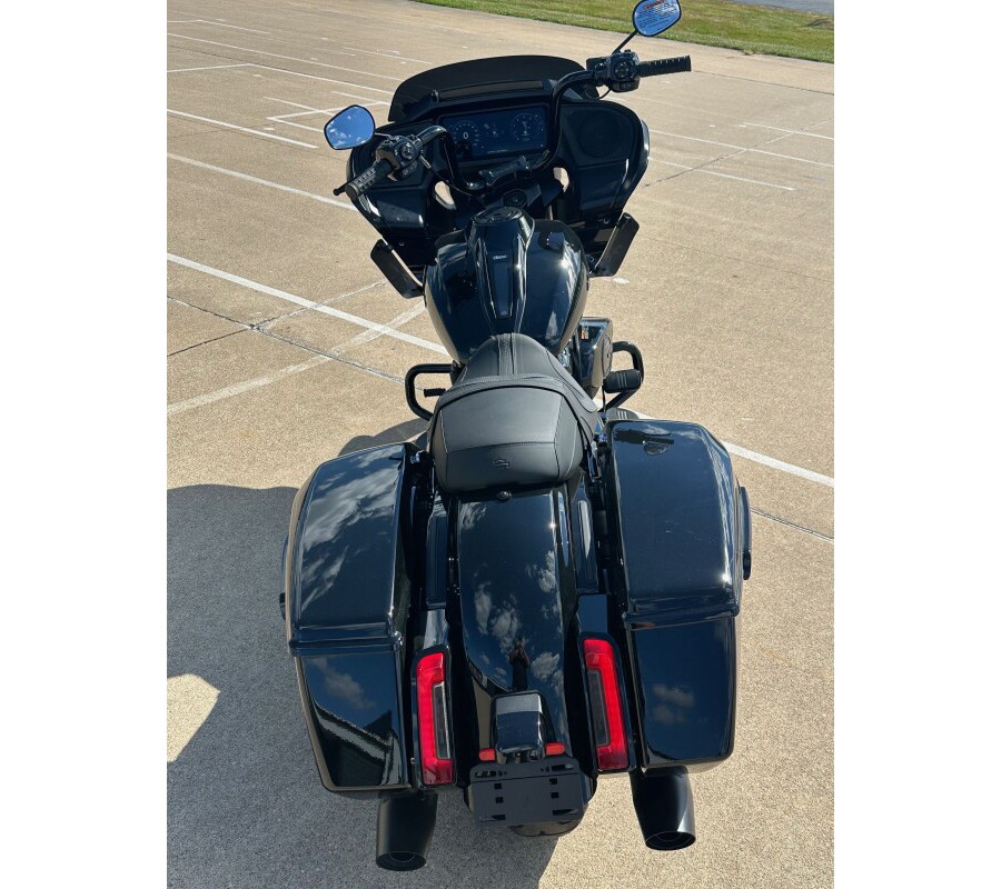 2024 Harley-Davidson Road Glide™ Vivid Black - Black Finish