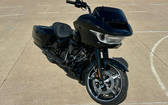 2024 Harley-Davidson Road Glide™ Vivid Black - Black Finish