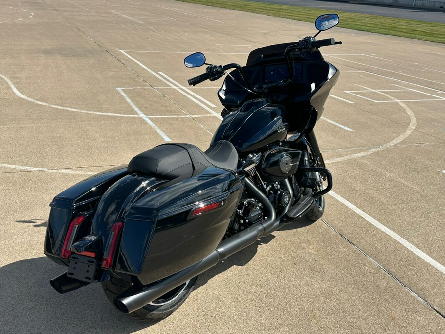 2024 Harley-Davidson Road Glide™ Vivid Black - Black Finish