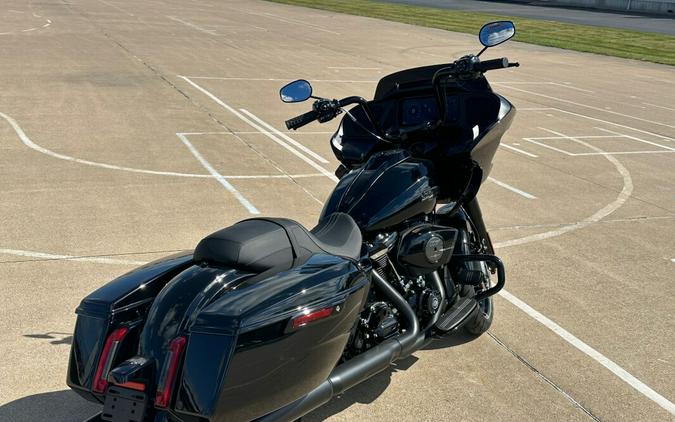 2024 Harley-Davidson Road Glide™ Vivid Black - Black Finish