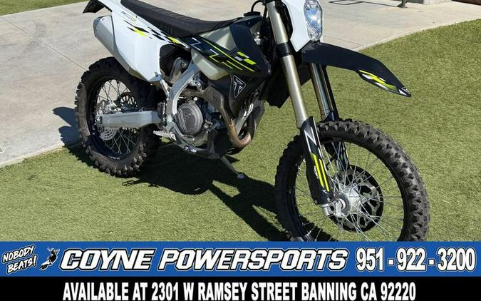 2026 Triumph TF 250-E Jet Black/Pure White