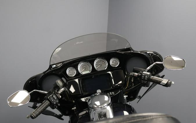 2019 Harley-Davidson® Ultra Limited Midnight Blue/Barracuda Silver