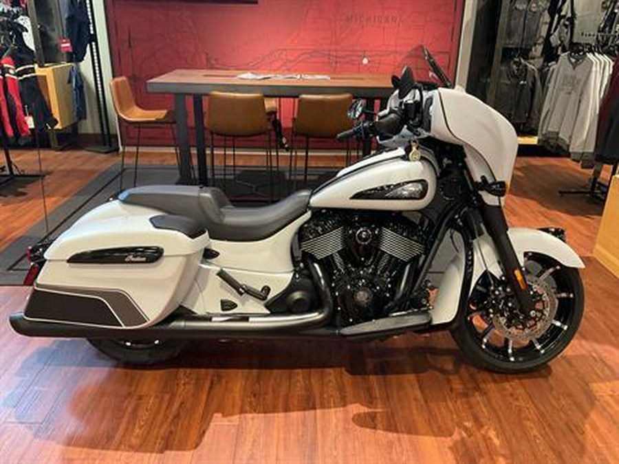 2024 Indian Motorcycle Chieftain® Dark Horse® with PowerBand Audio Package