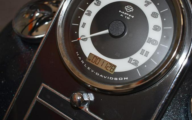2015 Harley-Davidson® FLSTC - Heritage Softail® Classic