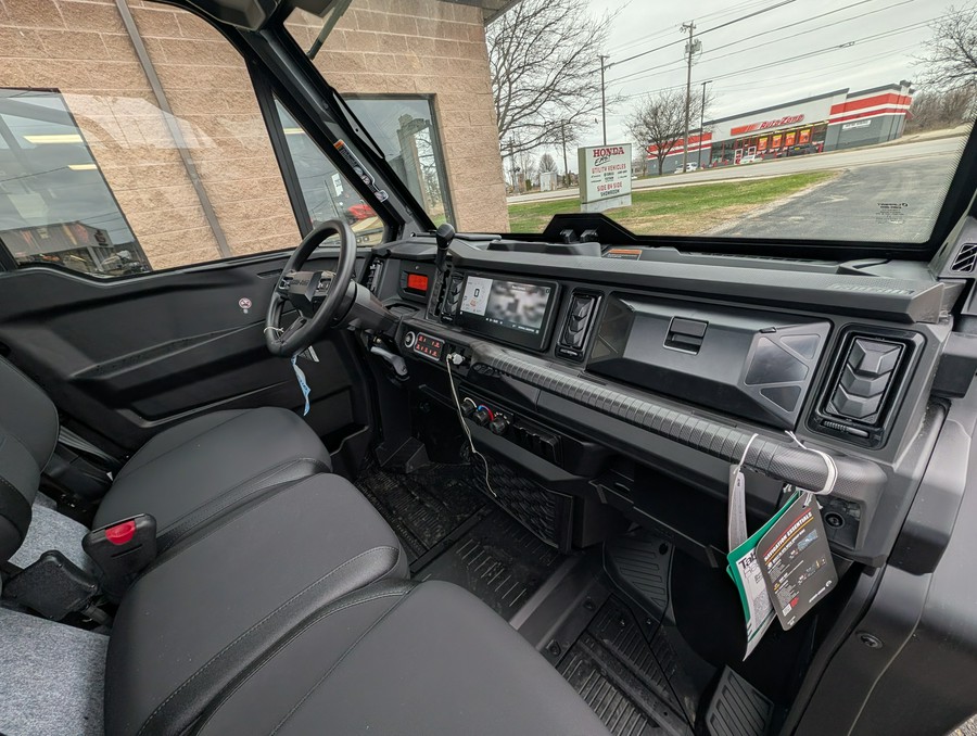 2026 Can-Am Defender XT CAB HD11