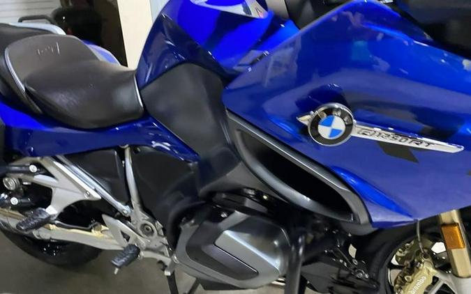 2022 BMW R 1250 RT Racing Blue Metallic