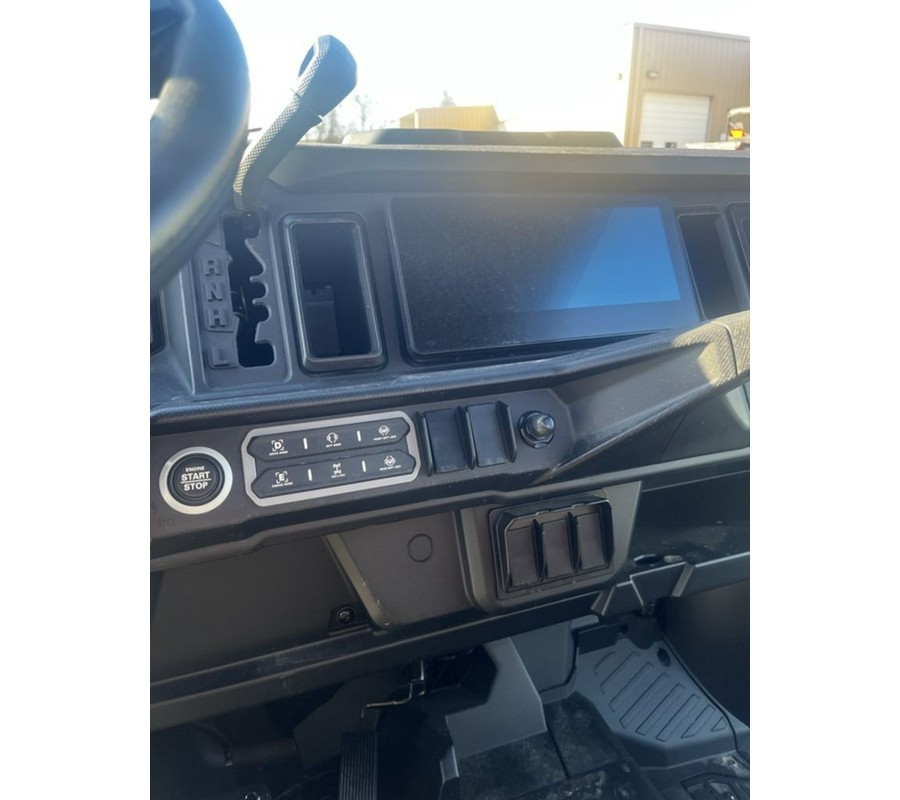 2026 Can-Am Defender MAX Lone Star HD11