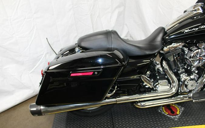 HD FLTRX103 2012 664445T BLACK W/ PINSTRIPE