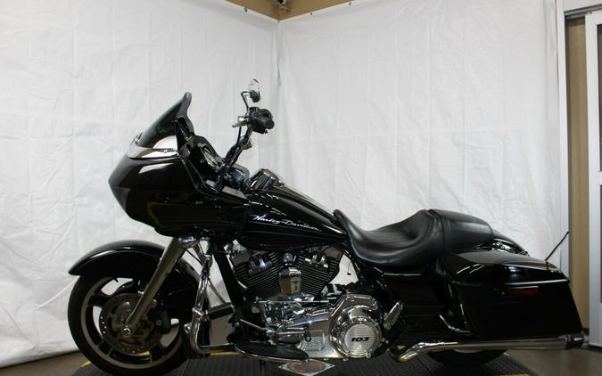HD FLTRX103 2012 664445T BLACK W/ PINSTRIPE