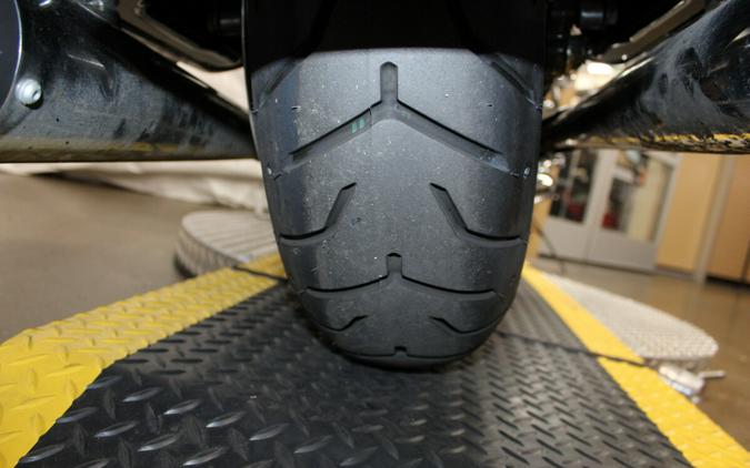 HD FLTRX103 2012 664445T BLACK W/ PINSTRIPE