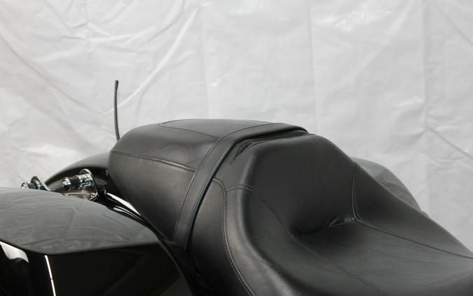 HD FLTRX103 2012 664445T BLACK W/ PINSTRIPE