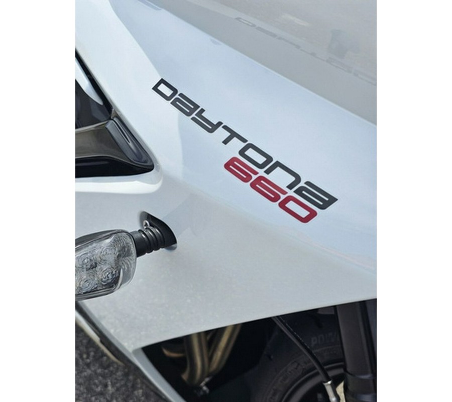 2025 Triumph Daytona 660 Snowdonia White/Sapphire Black 660