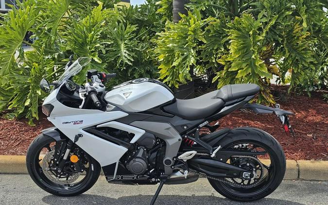 2025 Triumph Daytona 660 Snowdonia White/Sapphire Black 660