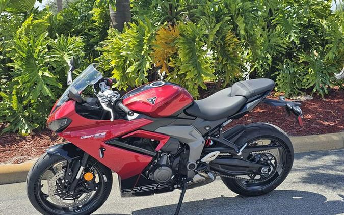 2025 Triumph Daytona 660 Carnival Red/Sapphire Black 660