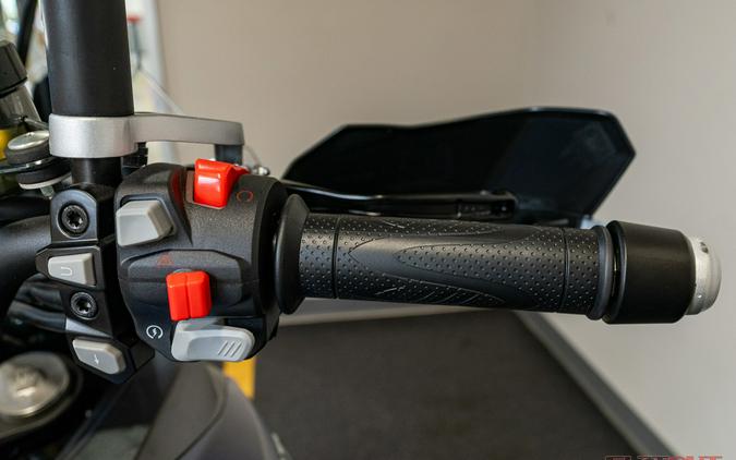 2023 Benelli SRT750X