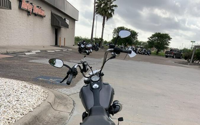 2017 Harley-Davidson Street Bob CHR DNM/BLK DNM W/PINSTRIPE