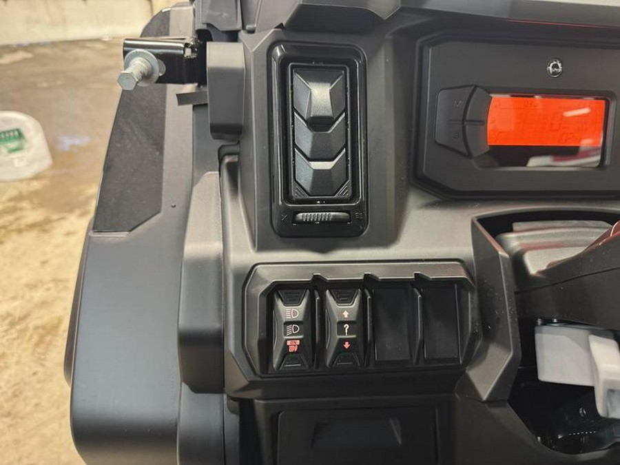 2026 Can-Am® Defender XT CAB HD11