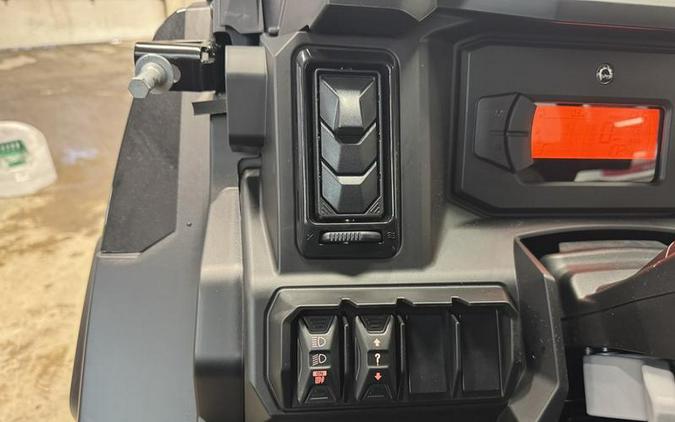 2026 Can-Am® Defender XT CAB HD11