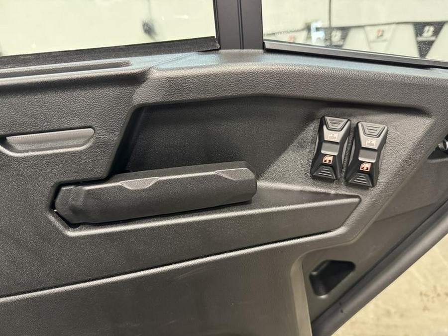 2026 Can-Am® Defender XT CAB HD11