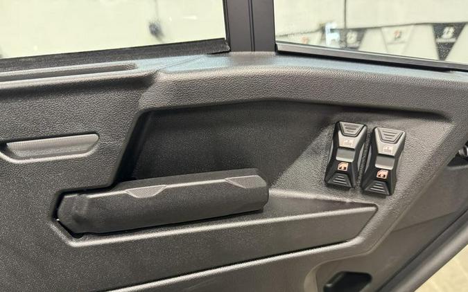 2026 Can-Am® Defender XT CAB HD11