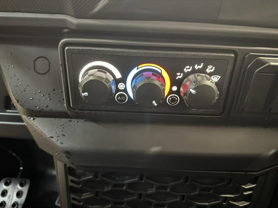 2026 Can-Am® Defender XT CAB HD11