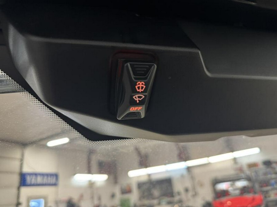 2026 Can-Am® Defender XT CAB HD11