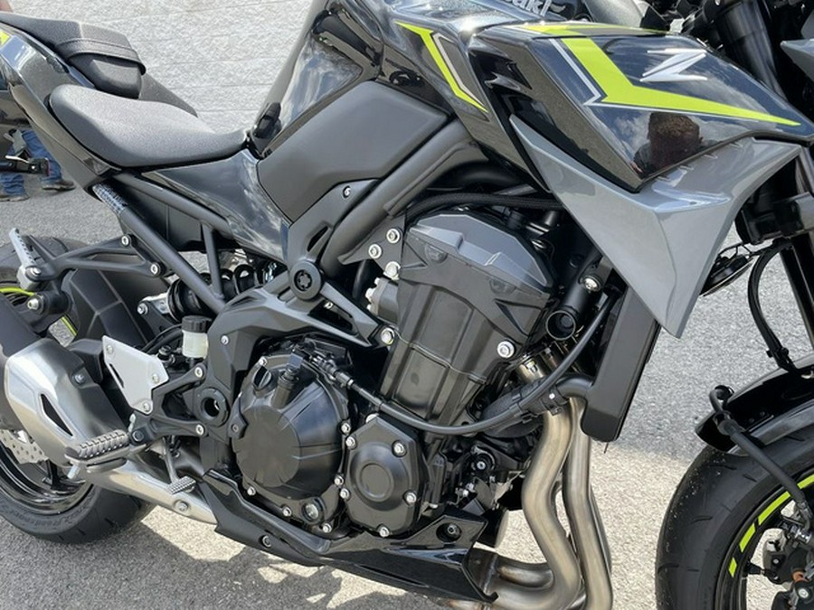 2024 Kawasaki Z900 ABS Metallic Spark Black/Metallic Matte Dark