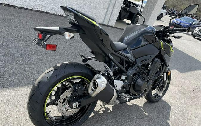 2024 Kawasaki Z900 ABS Metallic Spark Black/Metallic Matte Dark