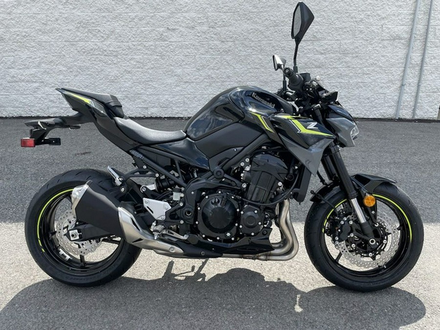 2024 Kawasaki Z900 ABS Metallic Spark Black/Metallic Matte Dark