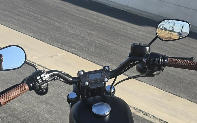 2015 Iron 883™ Black Denim
