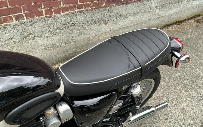 2025 Triumph BONNEVILLE T120
