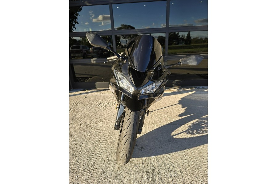 2021 Kawasaki Ninja® ZX™-6R Base