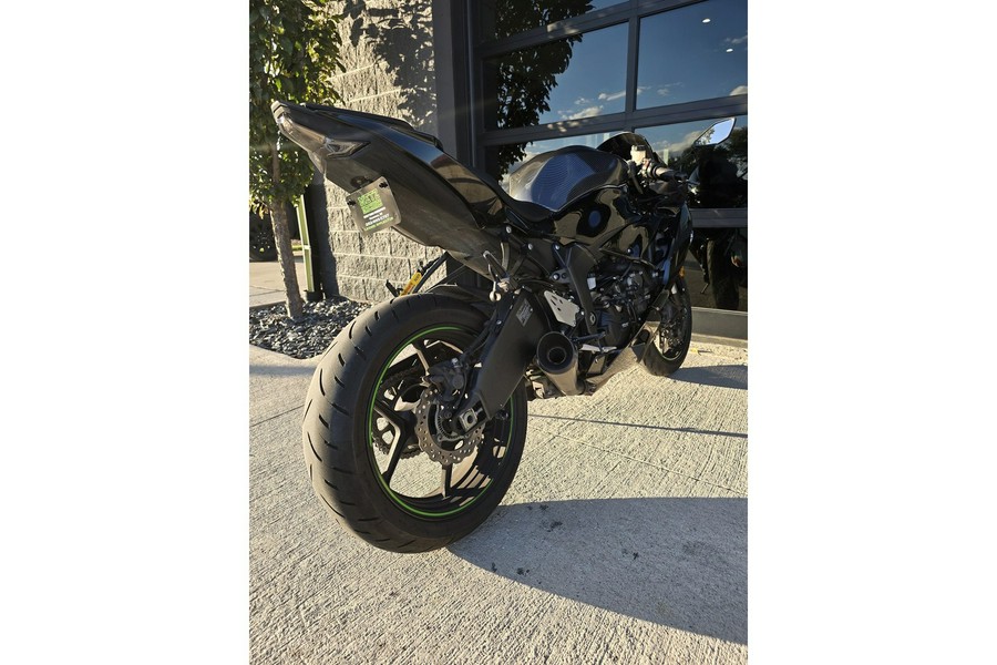 2021 Kawasaki Ninja® ZX™-6R Base