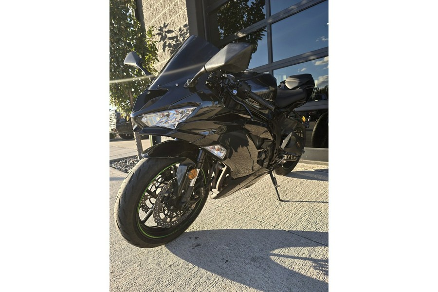 2021 Kawasaki Ninja® ZX™-6R Base