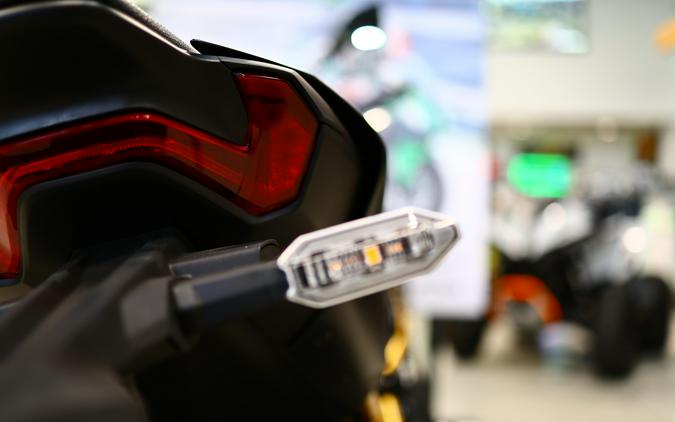 2026 Kawasaki Z900 ABS Metallic Matte Graphenesteel GrayMetallic Flat Spark Black