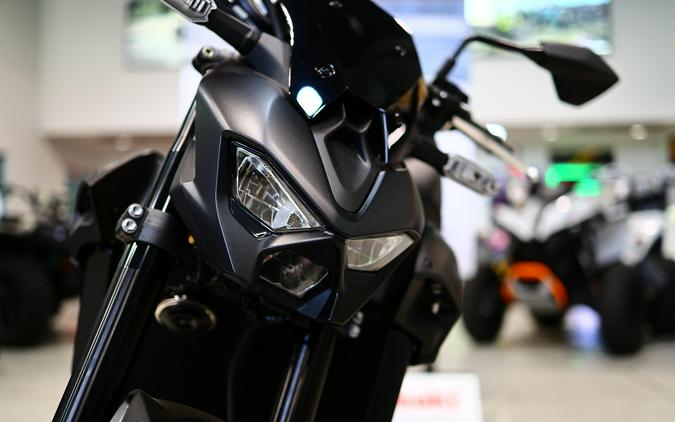 2026 Kawasaki Z900 ABS Metallic Matte Graphenesteel GrayMetallic Flat Spark Black