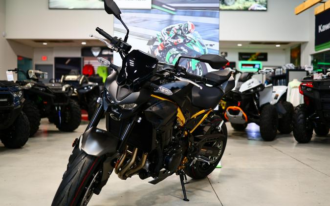 2026 Kawasaki Z900 ABS Metallic Matte Graphenesteel GrayMetallic Flat Spark Black