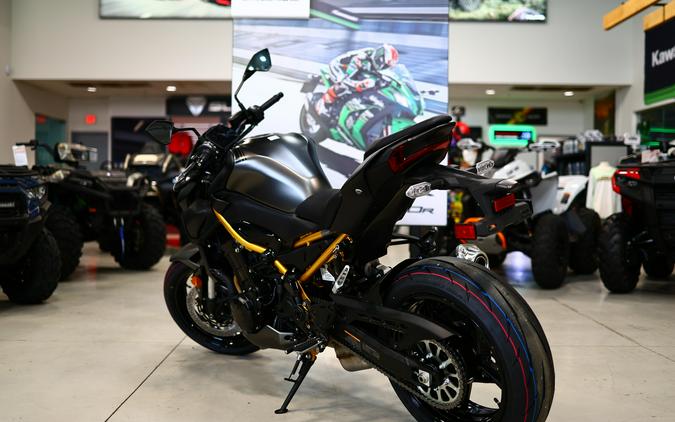 2026 Kawasaki Z900 ABS Metallic Matte Graphenesteel GrayMetallic Flat Spark Black