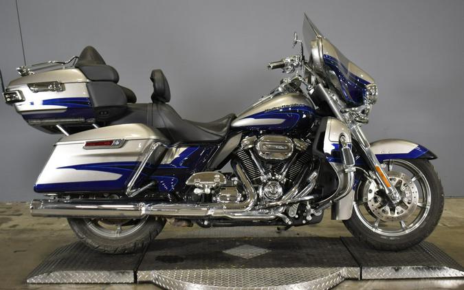 2017 Harley-Davidson CVO Limited Palladium Silver/Phantom Blue with Wicked Sapphire including Mirr