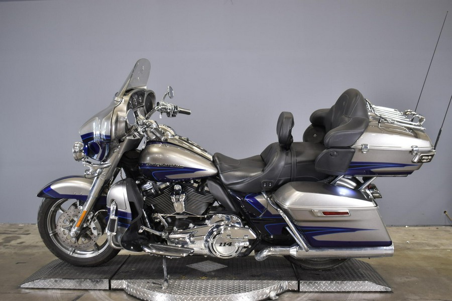2017 Harley-Davidson CVO Limited Palladium Silver/Phantom Blue with Wicked Sapphire including Mirr
