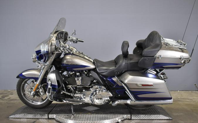 2017 Harley-Davidson CVO Limited Palladium Silver/Phantom Blue with Wicked Sapphire including Mirr
