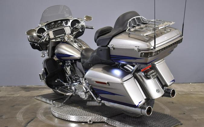 2017 Harley-Davidson CVO Limited Palladium Silver/Phantom Blue with Wicked Sapphire including Mirr