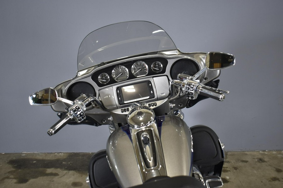 2017 Harley-Davidson CVO Limited Palladium Silver/Phantom Blue with Wicked Sapphire including Mirr