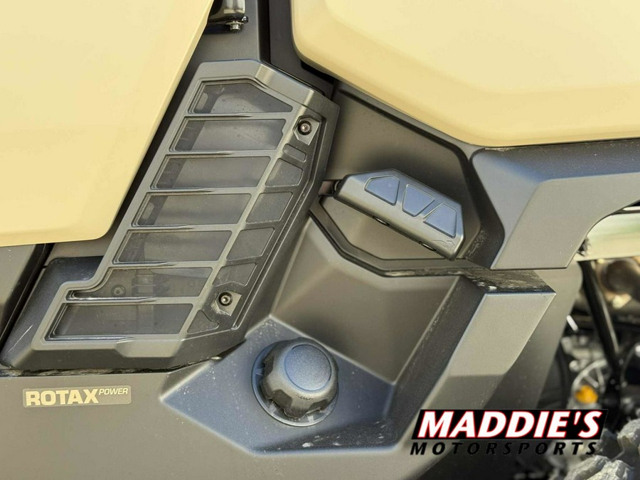 2026 Can-Am Defender Limited HD11