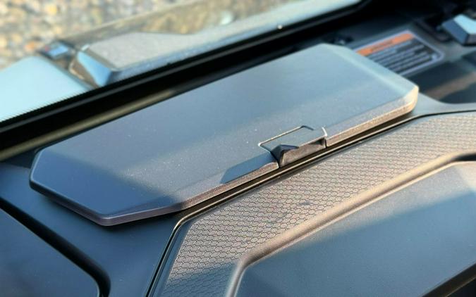 2026 Can-Am Defender Limited HD11