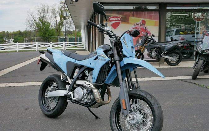 2025 Suzuki DR-Z 4SM
