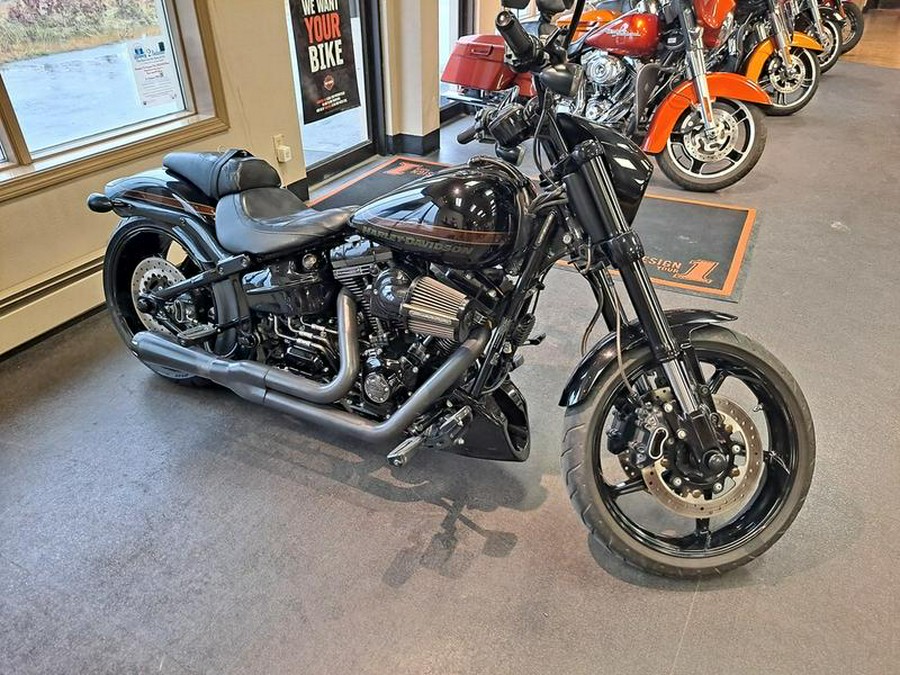 2017 Harley-Davidson® FXSE - CVO™ Pro Street Breakout®