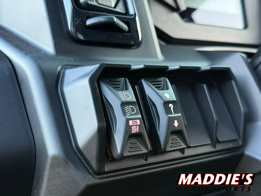 2026 Can-Am Defender Limited HD11