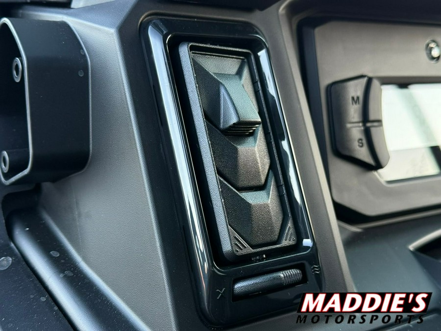 2026 Can-Am Defender Limited HD11